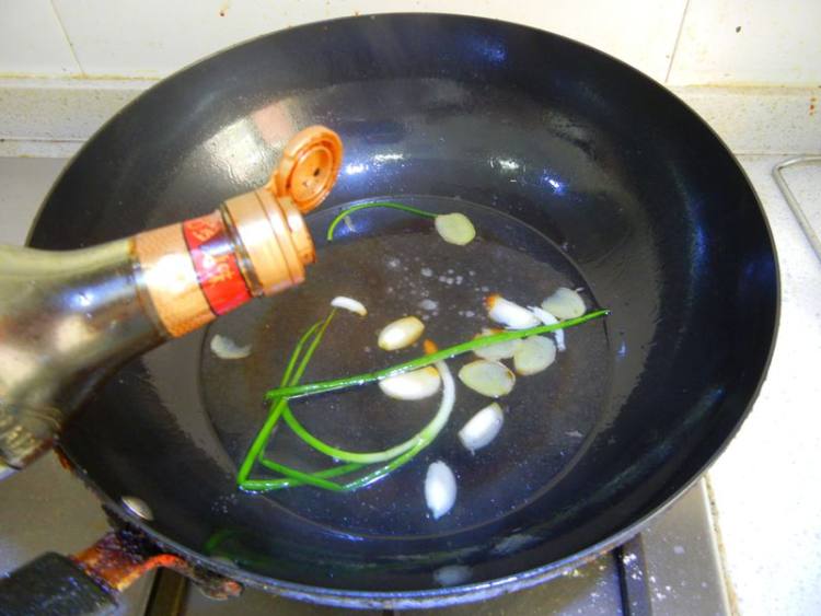 老豆腐烧带鱼步骤7