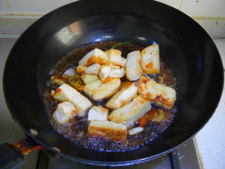 老豆腐烧带鱼步骤8