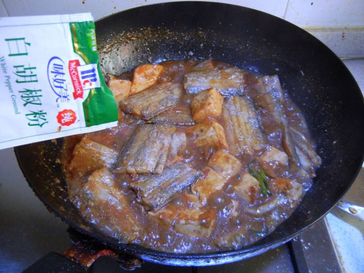 老豆腐烧带鱼步骤11