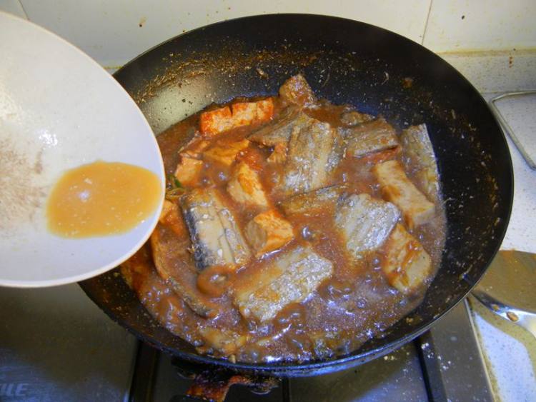 老豆腐烧带鱼步骤12