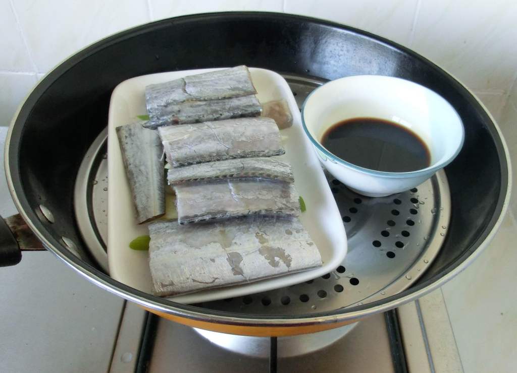 啤酒蒸带鱼步骤13