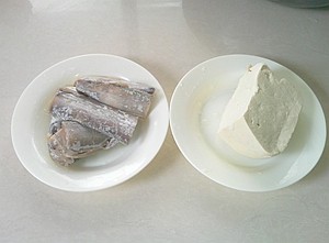 红烧带鱼豆腐步骤1