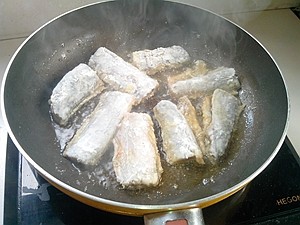 红烧带鱼豆腐步骤7
