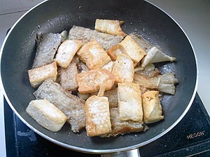 红烧带鱼豆腐步骤9