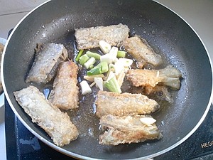 红烧带鱼豆腐步骤8