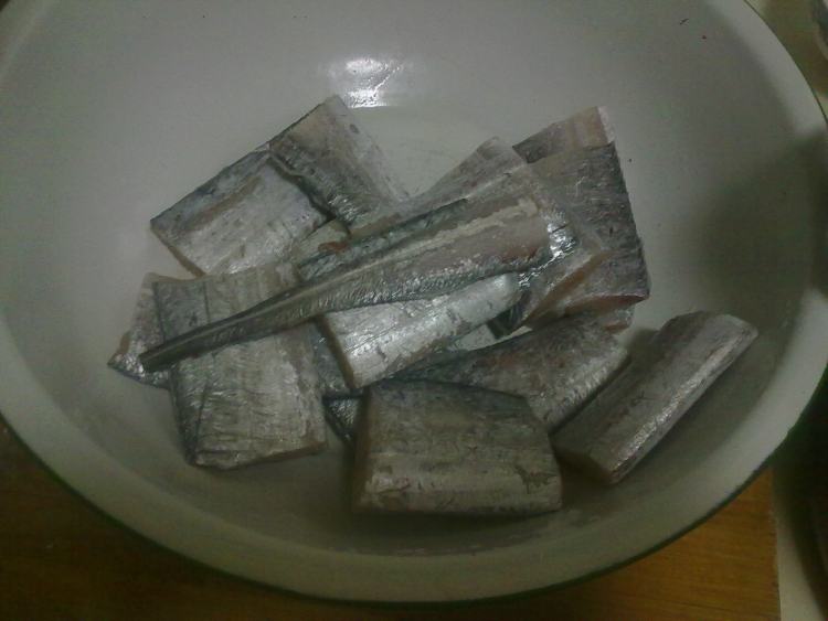 腊八蒜烧带鱼步骤1