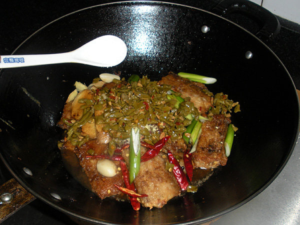 酸豆角烧带鱼步骤16