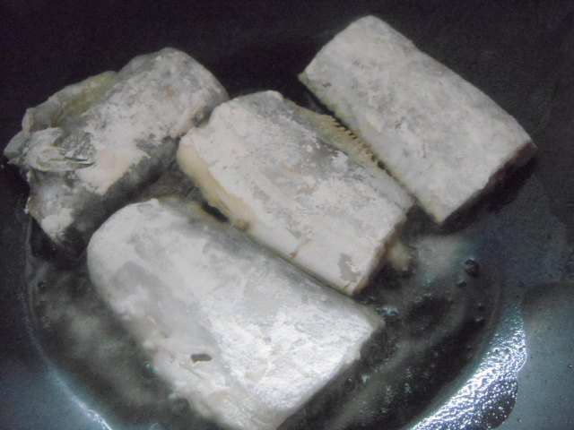 熬带鱼段步骤3