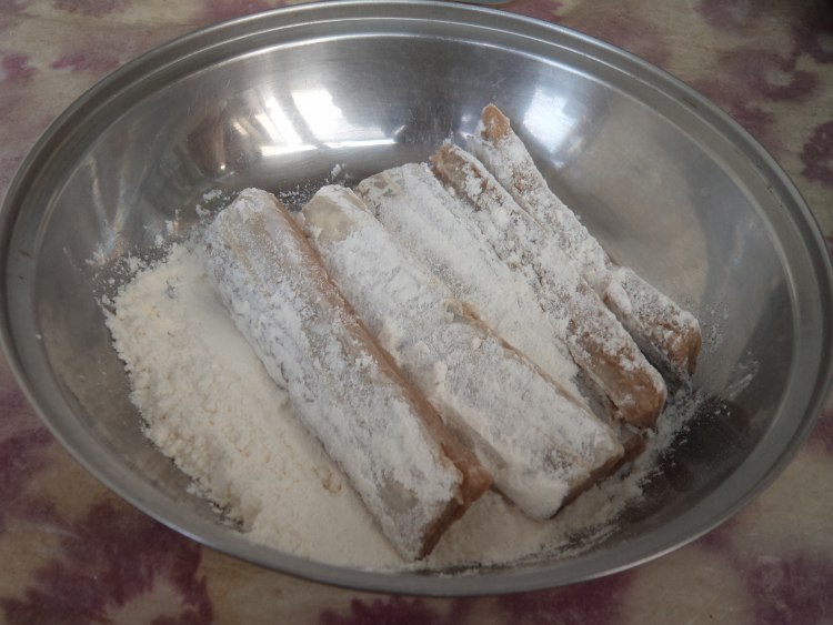煎烹带鱼条步骤8