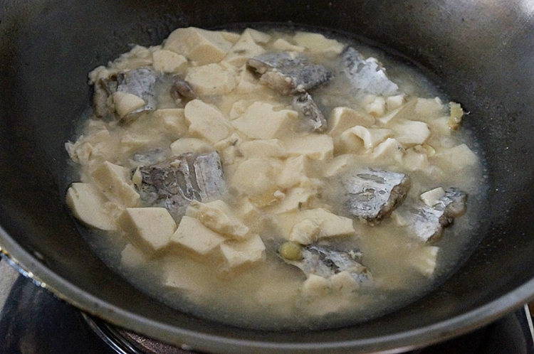 带鱼炖豆腐步骤12