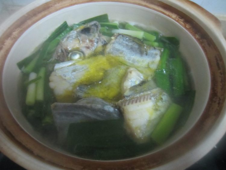 大蒜带鱼汤步骤7