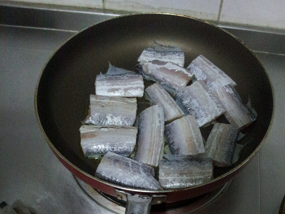 茼蒿炖带鱼步骤5