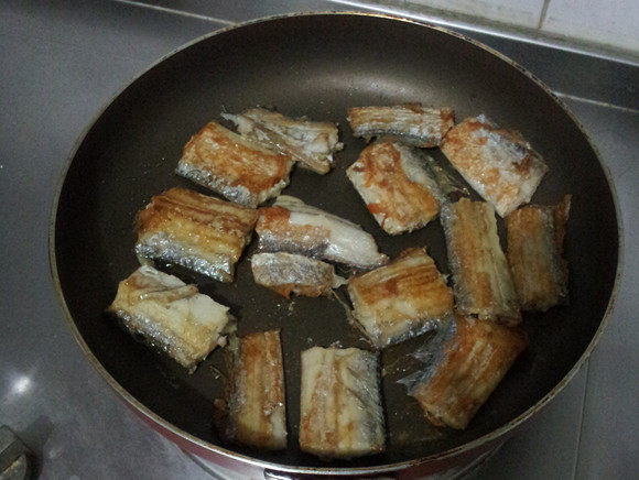 茼蒿炖带鱼步骤6