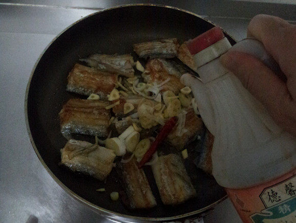 茼蒿炖带鱼步骤9