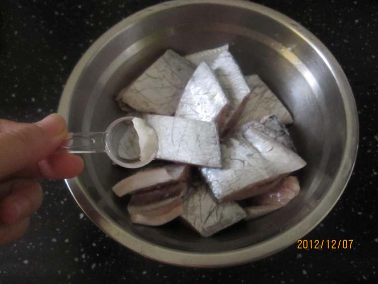 孜然辣椒干带鱼步骤2