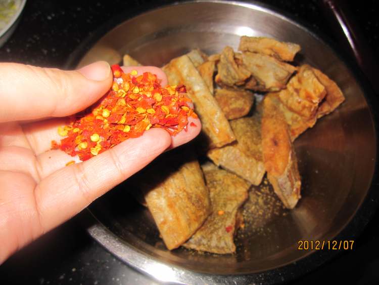 孜然辣椒干带鱼步骤9
