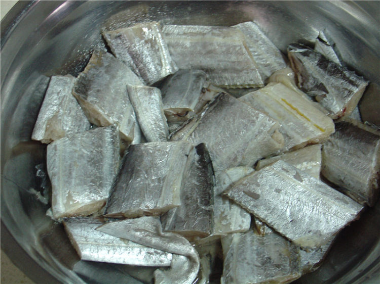 茄汁烧带鱼步骤1