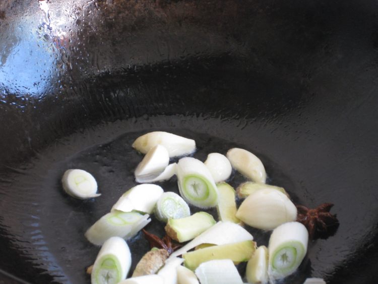 咸菜焖酥鱼步骤8