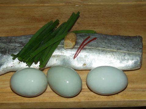 蛋黄焗带鱼步骤1
