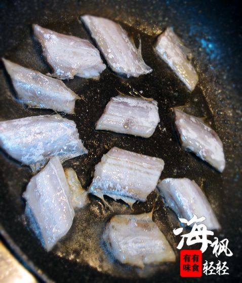 带鱼炖白菜步骤3