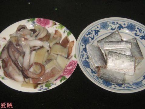 带鱼烧鱿鱼步骤1
