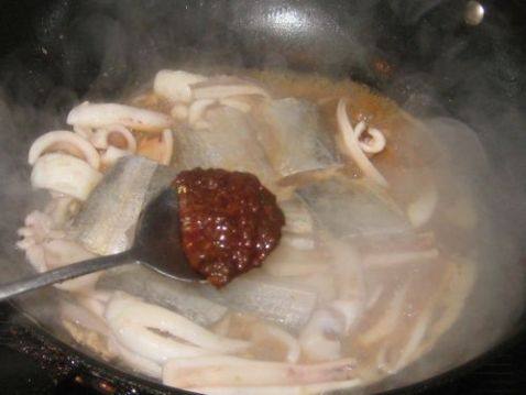 带鱼烧鱿鱼步骤8