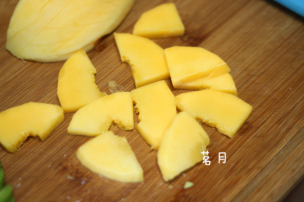 三文鱼牛油果刺身步骤4