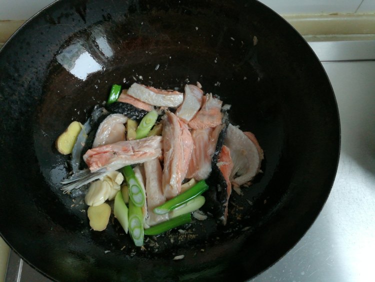 酸菜鱼腩冻豆腐步骤5