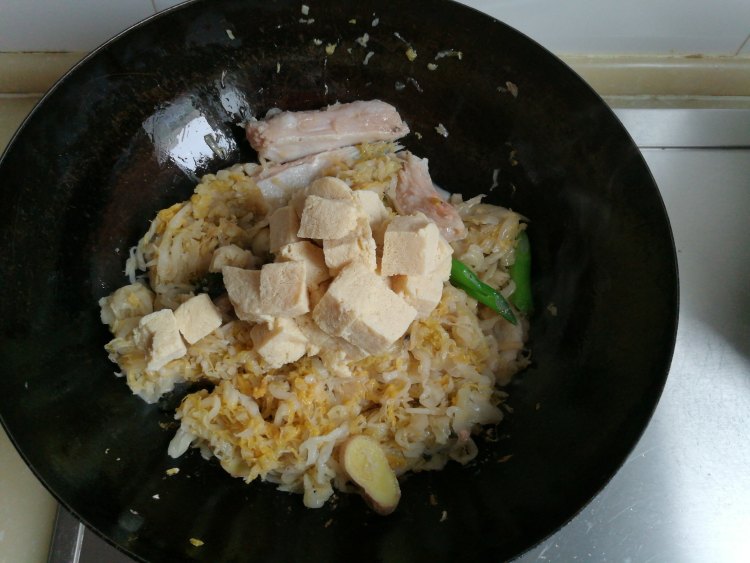 酸菜鱼腩冻豆腐步骤8