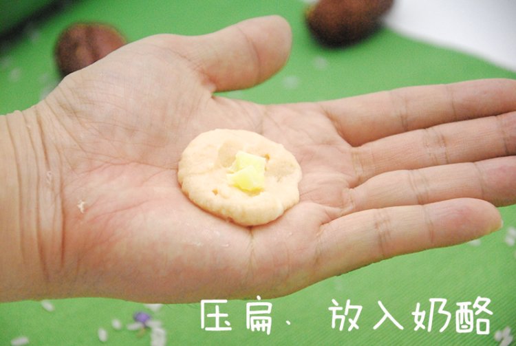 三文鱼奶酪包心丸步骤7