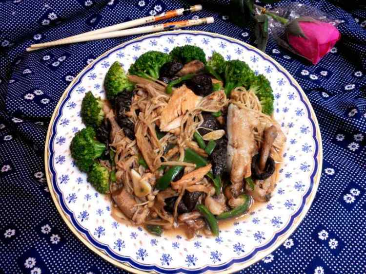 菌菇烩鱼步骤10
