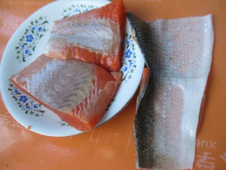 三文鱼圆葱盖饭步骤2