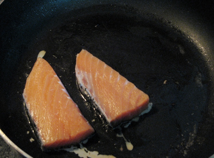 煎三文鱼牛油果沙拉步骤10