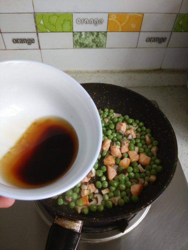 三文鱼豌豆小炒步骤6