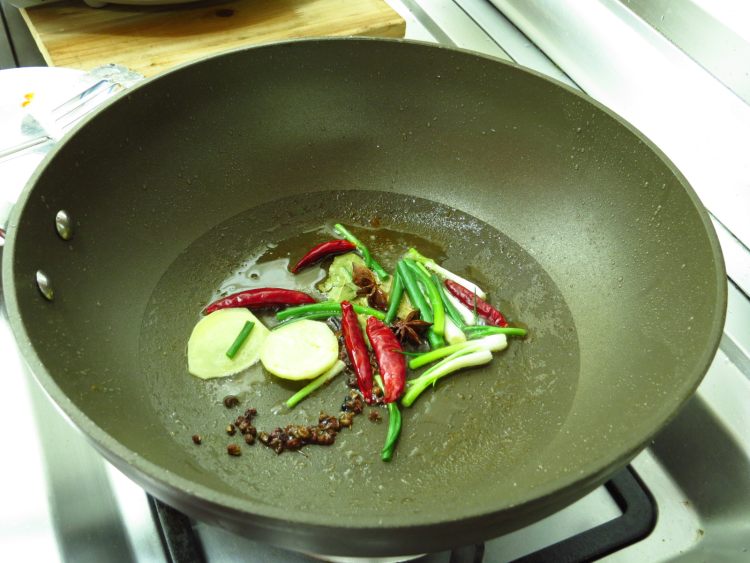 三文鱼头豆腐汤步骤3