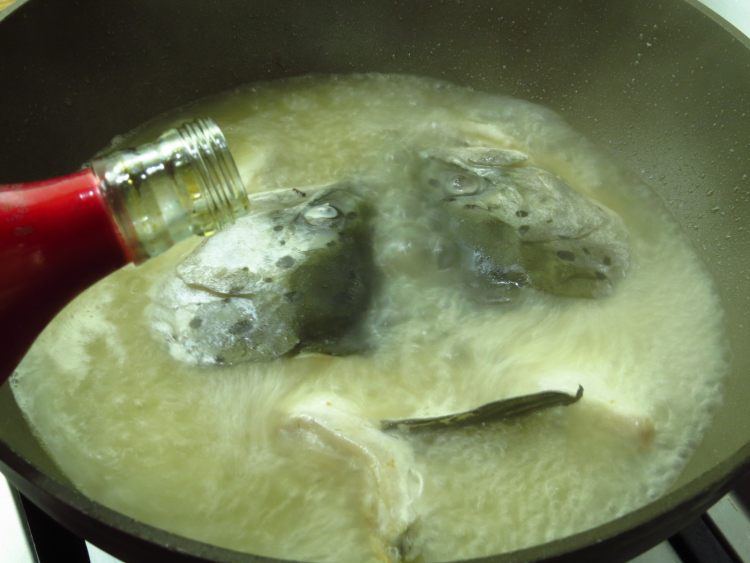三文鱼头豆腐汤步骤5
