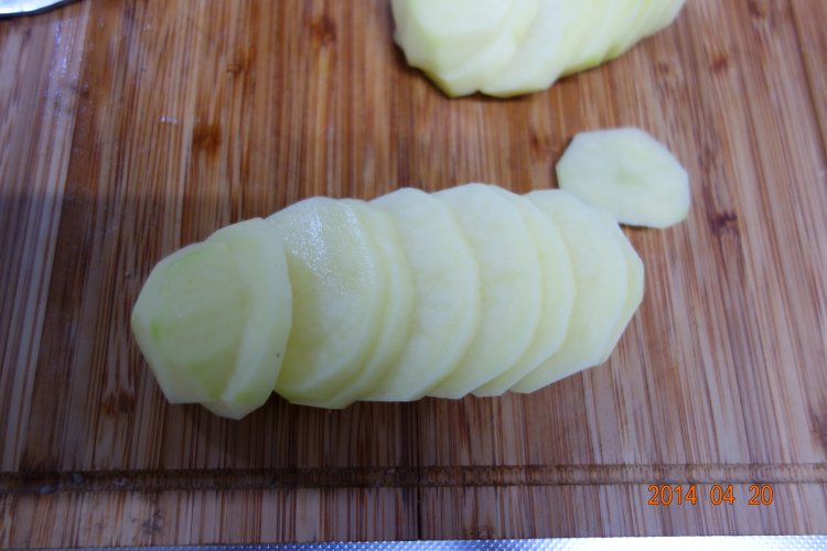 煎三文鱼土豆步骤2
