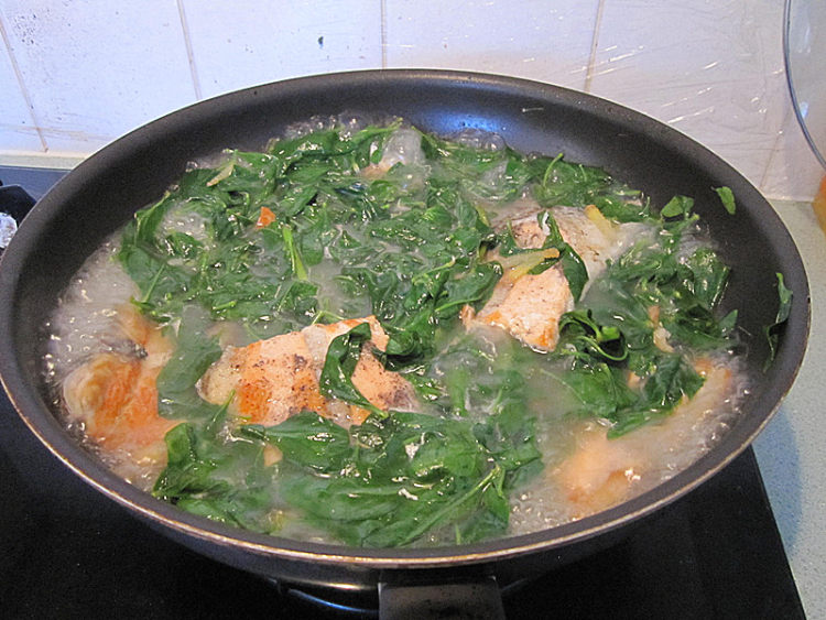 三文鱼骨滚枸杞汤步骤8