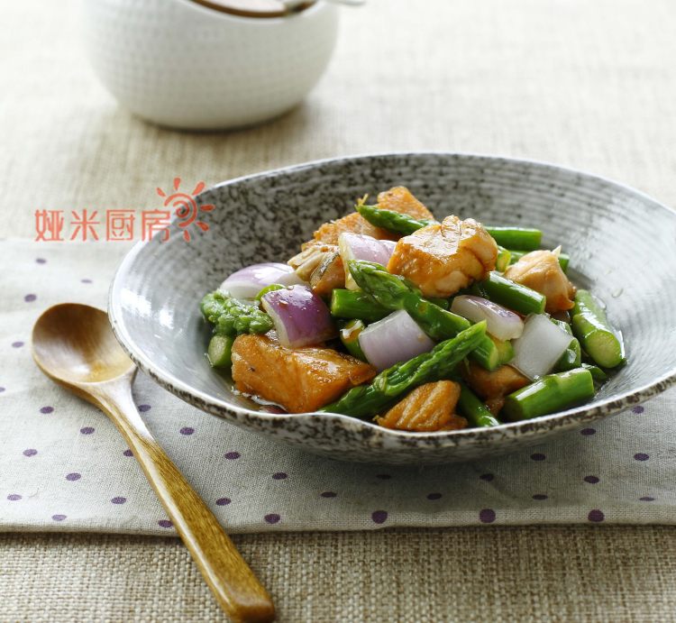鲜芦笋三文鱼丁步骤6
