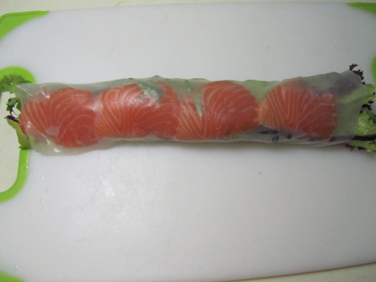 三文鱼蔬菜卷步骤6
