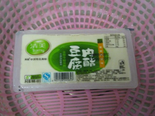 三文鱼豆腐汤步骤1