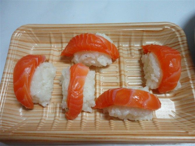 三文鱼.蟹籽寿司步骤9