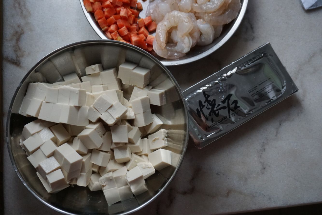 咖喱虾仁豆腐步骤1