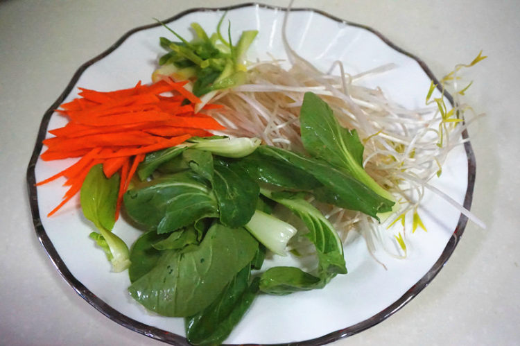 虾仁炒乌冬面步骤2