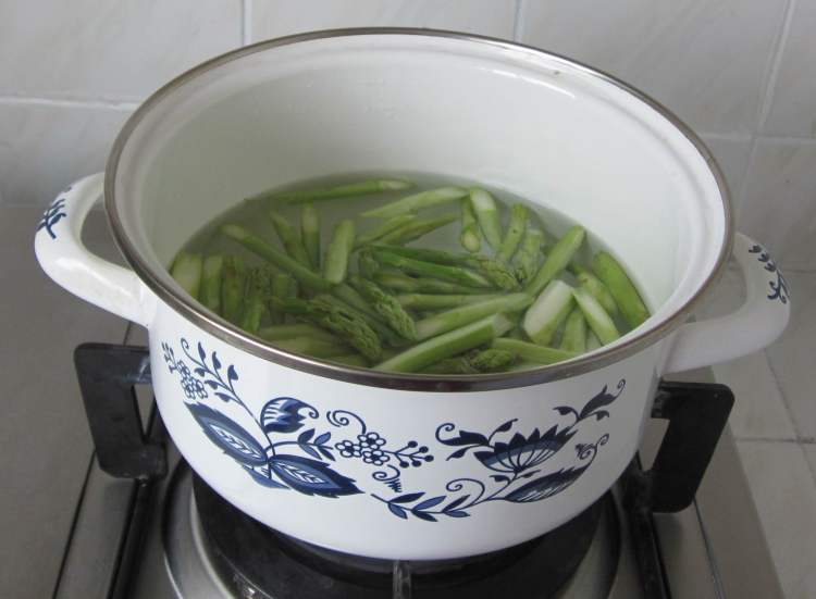 芦笋虾仁步骤3