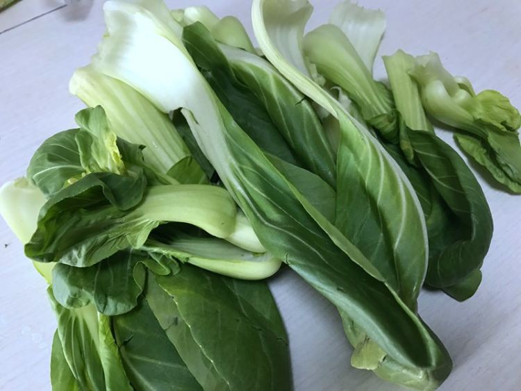 鲍汁油菜虾仁步骤1