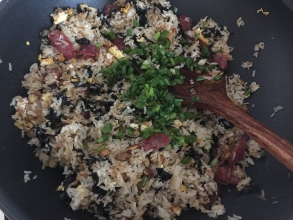 腊味紫菜炒饭步骤10