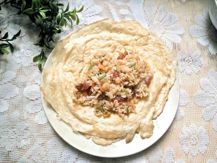 腊肠鲜虾蛋包饭步骤7