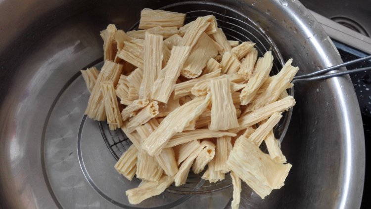 虾仁腐竹步骤4