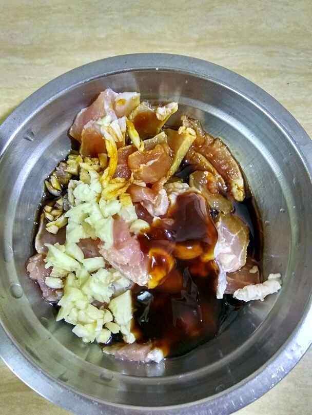 鲜虾瘦肉炒青椒步骤3